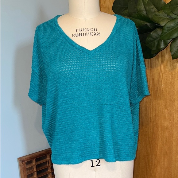 Zenana Tops - Zenana V-Neck Top Women L/XL‎ Teal Blue Excellent Textured Open Knit Bow Back